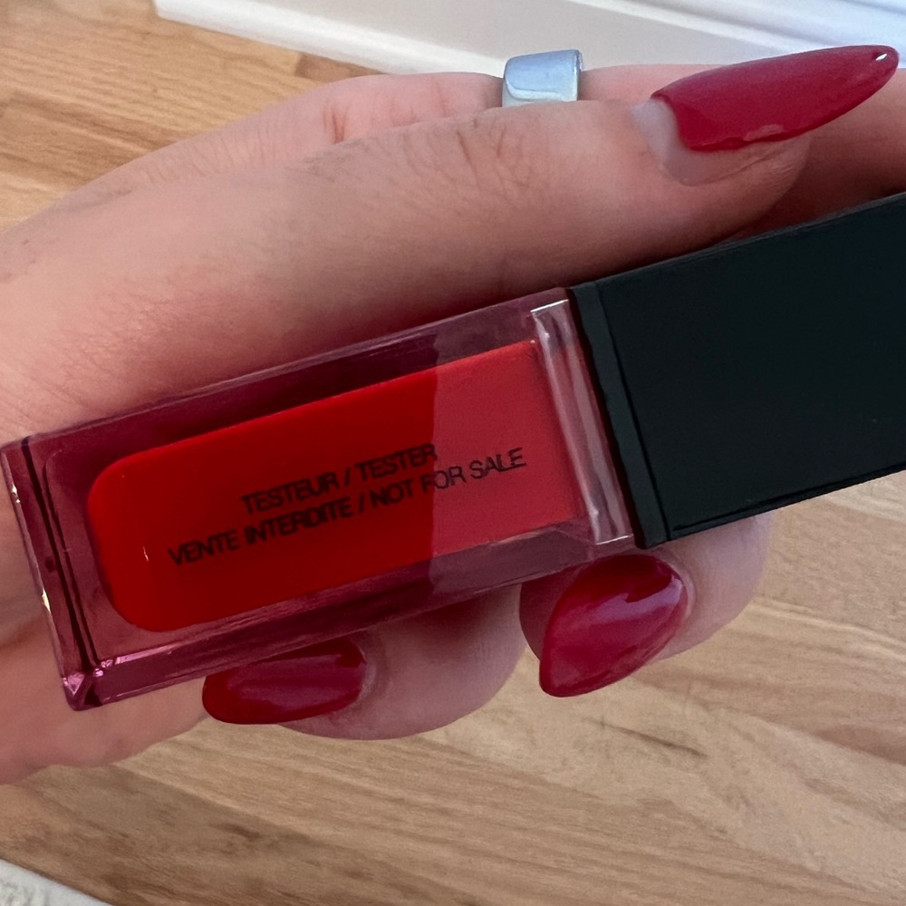 YSL YVES SAINT LAURENT Vernis Á Lévres
Water Stain (N°612) - Picture 3 of 6